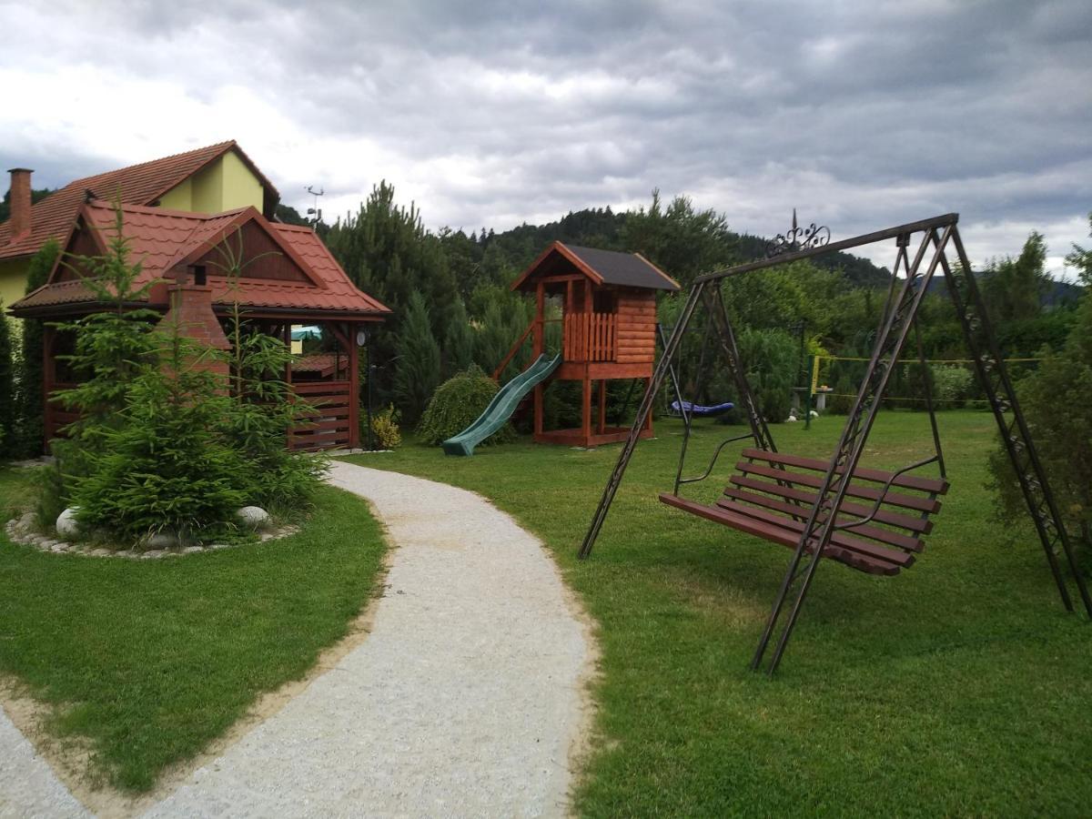 Pokoje Z Aneksami Kuchennymi U Wiktorii Sromowce Niżne 外观 照片