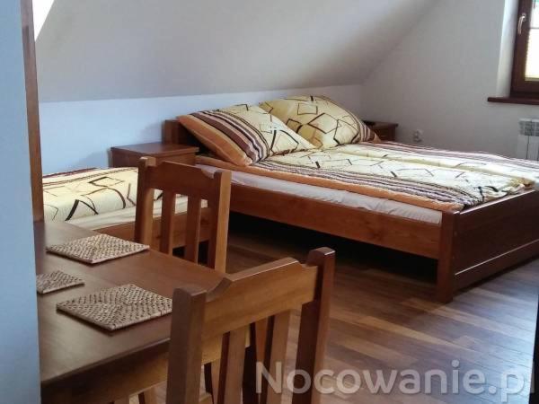 Pokoje Z Aneksami Kuchennymi U Wiktorii Sromowce Niżne 外观 照片